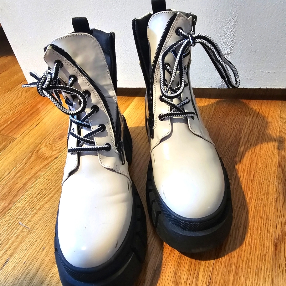 Steve Madden Incredible Boots
